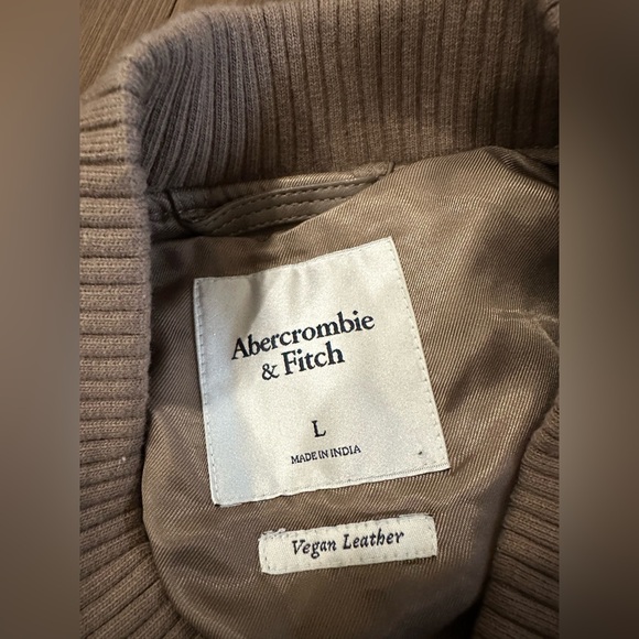 Abercrombie and Fitch Vegan Leather Shrunken Bomber Jacket sz Large beige tan - Picture 4 of 10